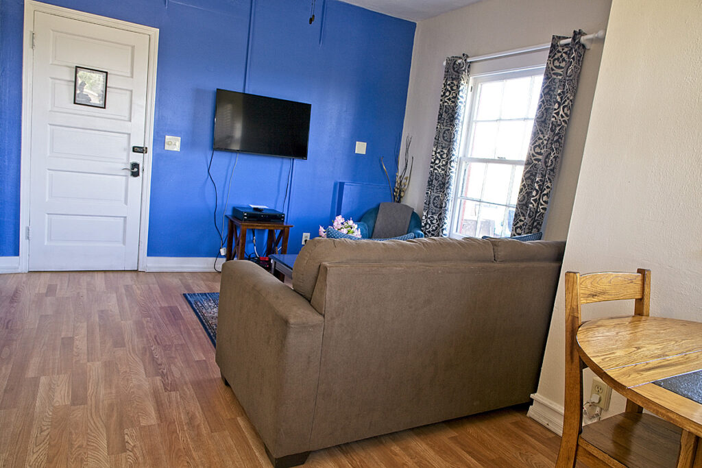 208 Second Floor Corner Suite Clarkdale Lodge Studios & Suites