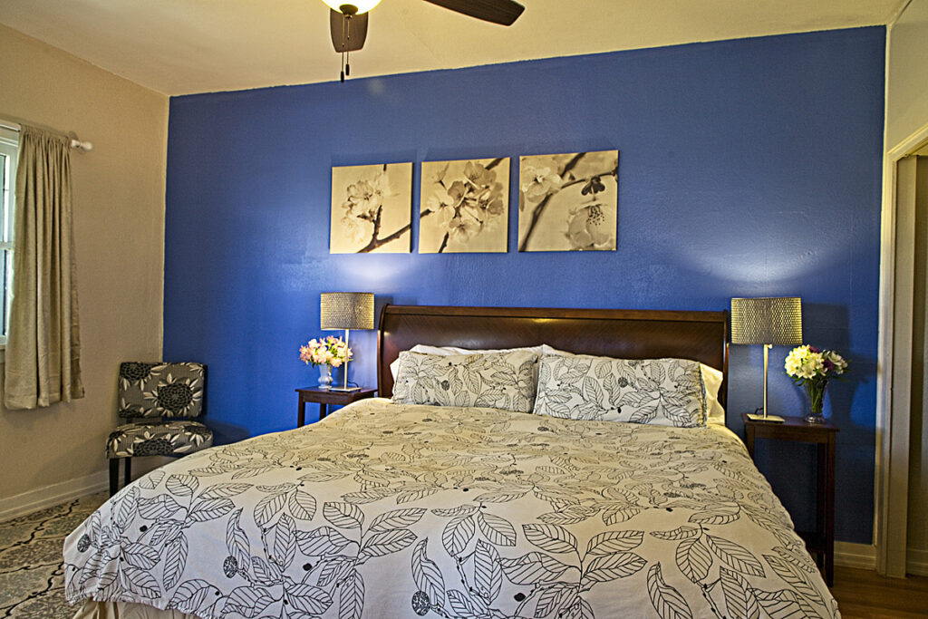 208 Second Floor Corner Suite Clarkdale Lodge Studios & Suites